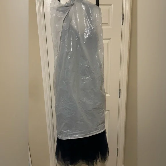 BCBGMAXAZRIA Evening Ruffled Gown, navy tiered tulle - Picture 13 of 13